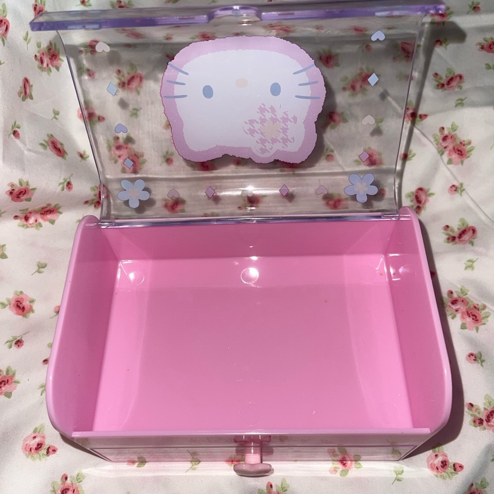 Hello Kitty Houndstooth
Accessory Drawer Box - Picture 5 of 7